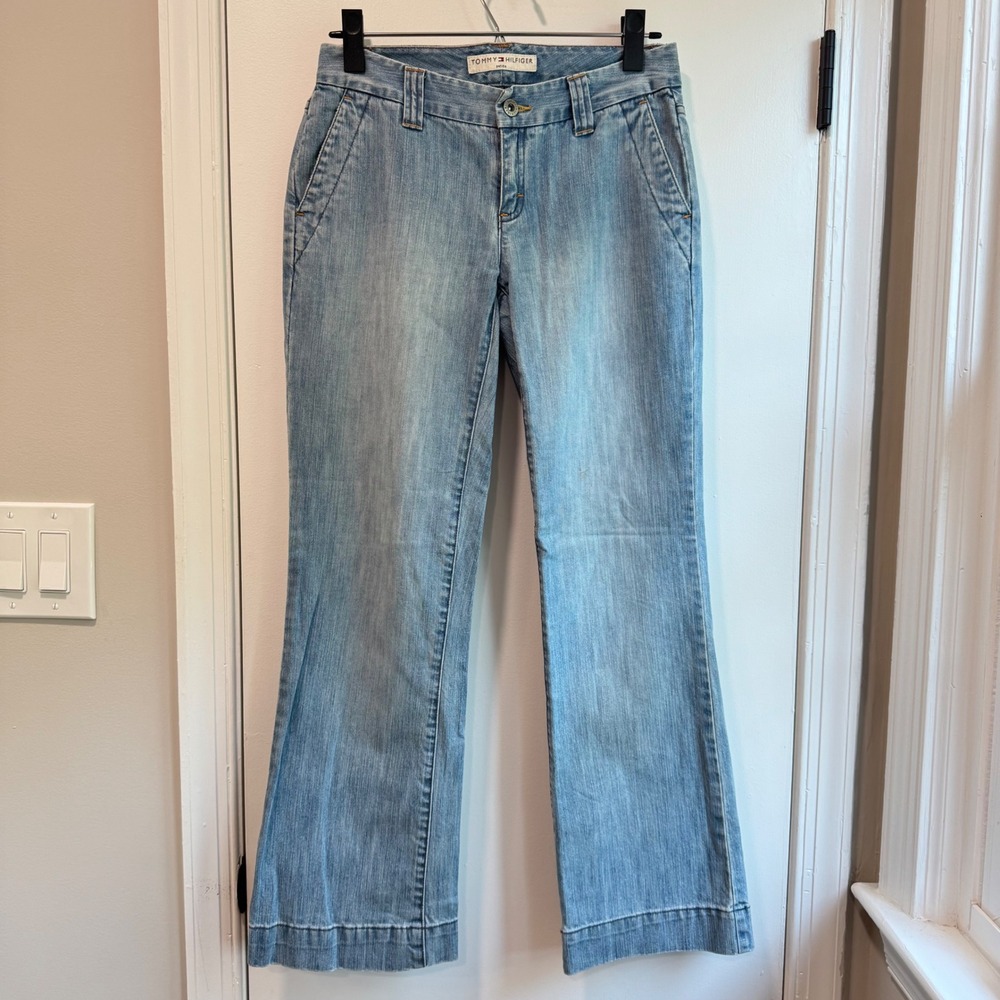 Tommy Hilfiger Petite Light Wash Low Rise Denim Bootcut Jeans Womens Size 2P‎
